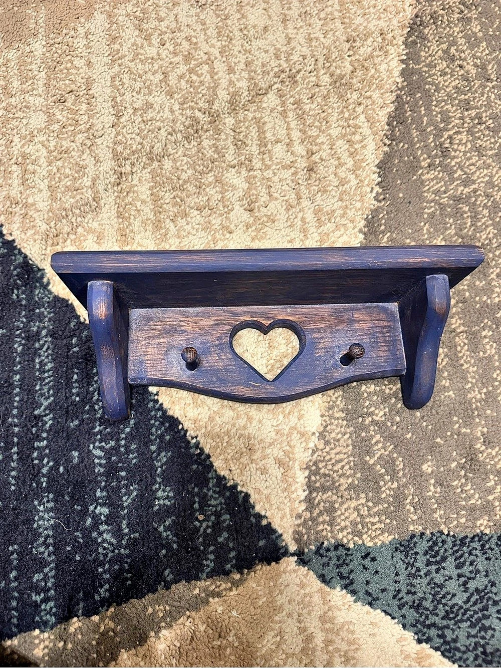 Wooden heart Shelf with knobs